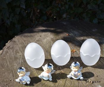 Piękna figurka aniołka trzymającego serduszko w jajku wykonanym ze szkła . Wykonana z wysokiej jakości stali oraz pokryta warstwą srebra w technologii laminowania srebrem (6).JPG